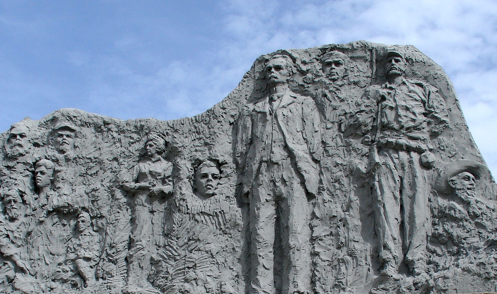 Complejo Monumentario Plaza de la PatriaCarlos Manuel de Céspedes, Bayamo. Granma. Obra del escultor José Delarra, 25 por 17 por 5 metros. Inaugurado por Fidel el 26 de julio de 1982. Fotos: Agustin Borrego. Complejo Monumentario Plaza de la PatriaCarlos Manuel de Céspedes, Bayamo. Granma. Obra del escultor José Delarra, 25 por 17 por 5 metros. Inaugurado por Fidel el 26 de julio de 1982. Fotos: Agustin Borrego.