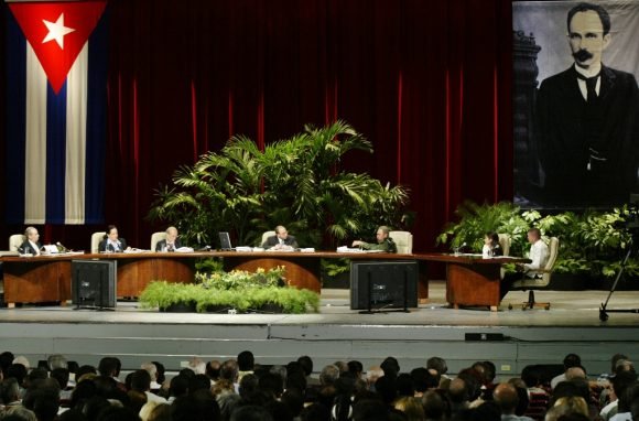 Intervención de Fidel en la Mesa Redonda Especial en homenaje al Héroe Nacional de Cuba, José Martí, en el teatro Karl Marx, el 19 de mayo de 2005. Intervención de Fidel en la Mesa Redonda Especial en homenaje al Héroe Nacional de Cuba, José Martí, en el teatro Karl Marx, el 19 de mayo de 2005.
