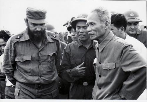 Fidel junto al Primer Ministro vietnamita Pham Van Dong en Septiembre de 1973. Fidel junto al Primer Ministro vietnamita Pham Van Dong en Septiembre de 1973.