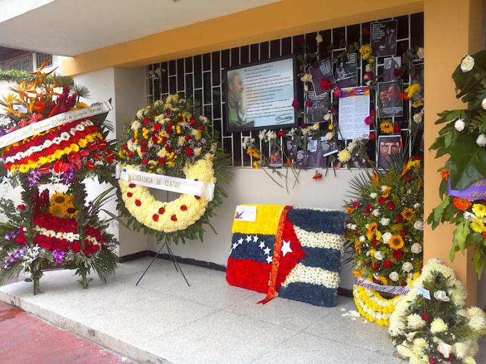 Flores en la Embajada de Cuba en Venezuela en homenaje a Fidel. Foto: del autor Flores en la Embajada de Cuba en Venezuela en homenaje a Fidel. Foto: del autor