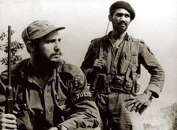 En El Coco, Sierra Maestra, Fidel Castro y Juan Almeida Bosque, en octubre de 1957. Fuente: Libro "La Victoria Estratégica"/ Sitio Fidel Soldado de las Ideas. En El Coco, Sierra Maestra, Fidel Castro y Juan Almeida Bosque, en octubre de 1957. Fuente: Libro "La Victoria Estratégica"/ Sitio Fidel Soldado de las Ideas.
