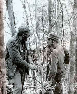 Más hombres, más armas y más experiencia permiten a Fidel la creación de una nueva columna al mando del Che Más hombres, más armas y más experiencia permiten a Fidel la creación de una nueva columna al mando del Che