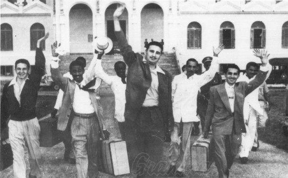 Excarcelación de los moncadistas. Fidel Castro, Raúl Castro y Juan Almeida salen de la prisión el 15 de mayo de 1955. Foto: Archivo de Granma Excarcelación de los moncadistas. Fidel Castro, Raúl Castro y Juan Almeida salen de la prisión el 15 de mayo de 1955. Foto: Archivo de Granma