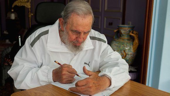 Fidel ejerce su voto en las elecciones del 19 de abril de 2015. Foto: Alex Castro/ Sitio Fidel Soldado de las Ideas Fidel ejerce su voto en las elecciones del 19 de abril de 2015. Foto: Alex Castro/ Sitio Fidel Soldado de las Ideas