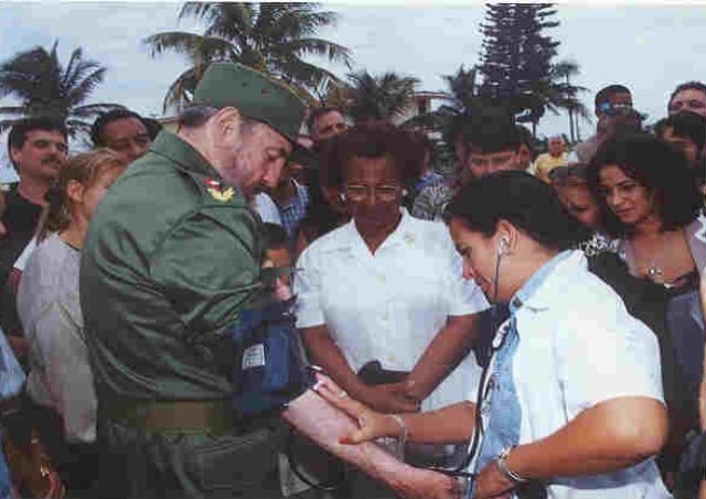 La doctora Liudmila Sampedro guarda esta foto como un tesoro.