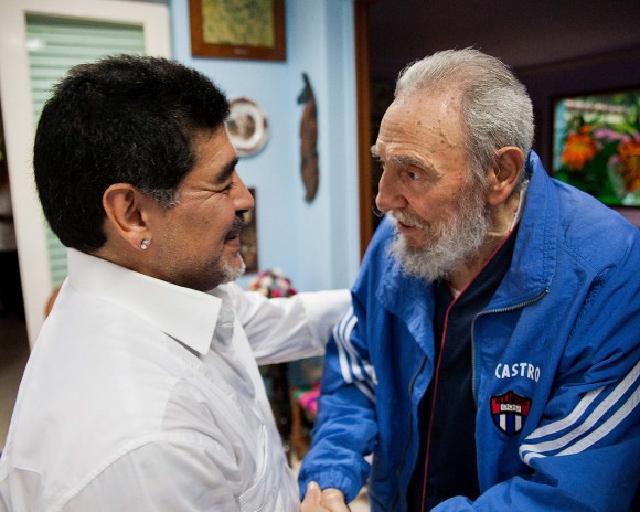 Diego Armando Maradona junto a Fidel Castro Ruz