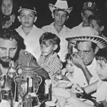 Para la historia quedó este instante de la Cena carbonera con Fidel el 24 de diciembre de 1959