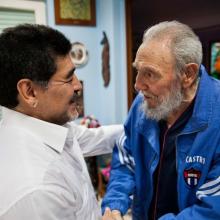 Diego Armando Maradona junto a Fidel Castro Ruz