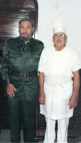 El líder histórico de la Revolución, Fidel Castro Ruz, junto al cocinero Mario Alfonso. Foto: Cortesía del entrevistado El líder histórico de la Revolución, Fidel Castro Ruz, junto al cocinero Mario Alfonso. Foto: Cortesía del entrevistado