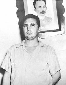 Desde muy joven Fidel encontró en Martí un referente obligado de estudio y de consulta.