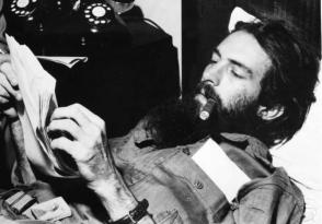 Camilo fue considerado por el Che, “el más brillante de los jefes guerrilleros”, “el compañero de cien batallas”, “el hombre de confianza de Fidel”. Camilo fue considerado por el Che, “el más brillante de los jefes guerrilleros”, “el compañero de cien batallas”, “el hombre de confianza de Fidel”.