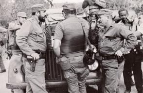 Fidel en Maisí junto a otros combatientes, entre ellos el Comandante de la Revolución, Guillermo García, durante la operación contra los mercenarios. Foto: Archivo de Granma Fidel en Maisí junto a otros combatientes, entre ellos el Comandante de la Revolución, Guillermo García, durante la operación contra los mercenarios. Foto: Archivo de Granma
