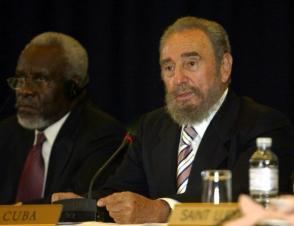 El presidente cubano Fidel Castro en la conferencia de prensa final de la de la II Cumbre Cuba-CARICOM. Bridgetown, Barbados. Foto: www.fidelcastro.cu El presidente cubano Fidel Castro en la conferencia de prensa final de la de la II Cumbre Cuba-CARICOM. Bridgetown, Barbados. Foto: www.fidelcastro.cu