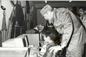 El Comandante Fidel Castro Ruz en la inauguración del Palacio de Computación el 7 de marzo de 1991. Foto: Juvenal Balán El Comandante Fidel Castro Ruz en la inauguración del Palacio de Computación el 7 de marzo de 1991. Foto: Juvenal Balán