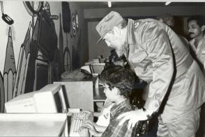 Fidel Castro Ruz visita los Joven Club Fidel Castro Ruz visita los Joven Club