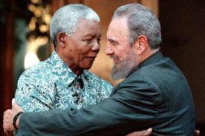 En julio de 1991 Nelson Mandela visitó Cuba, tras haber pasado 27 años en cárceles sudafricanas. En julio de 1991 Nelson Mandela visitó Cuba, tras haber pasado 27 años en cárceles sudafricanas.