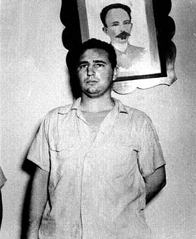  Eines der ersten Fotos von Fidel nach dem Angriff auf die Moncada-Kaserne; das Bild wurde von Ernesto Ocaña, Fotograf der Zeitung „Diario de Cuba“, im Gefängnis Vivac von Santiago de Cuba  aufgenommen